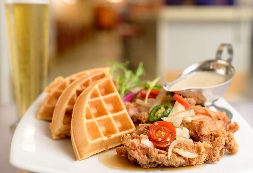 בית מלון כפרי Hilton Waikiki Beach Resort & Spa