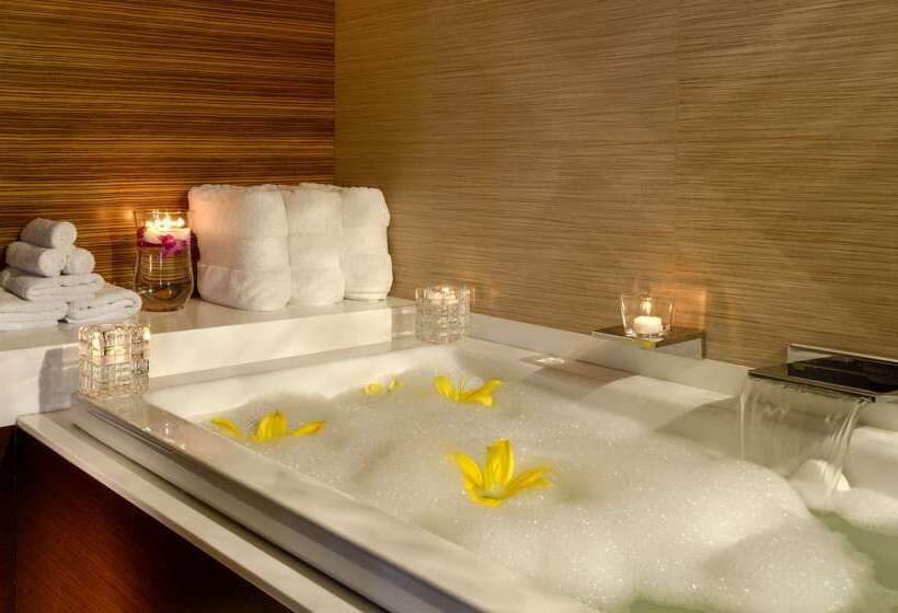 בית מלון כפרי Hilton Waikiki Beach Resort & Spa