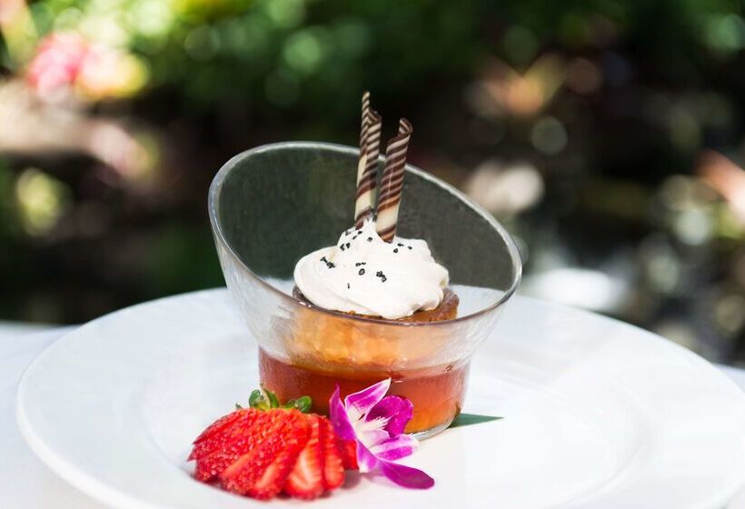 בית מלון כפרי Hilton Waikiki Beach Resort & Spa