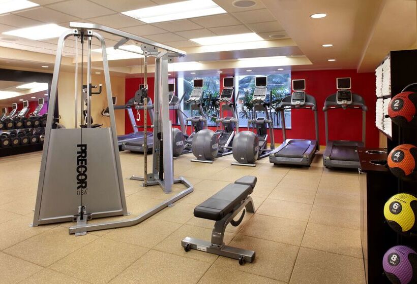 בית מלון כפרי Hilton Waikiki Beach Resort & Spa