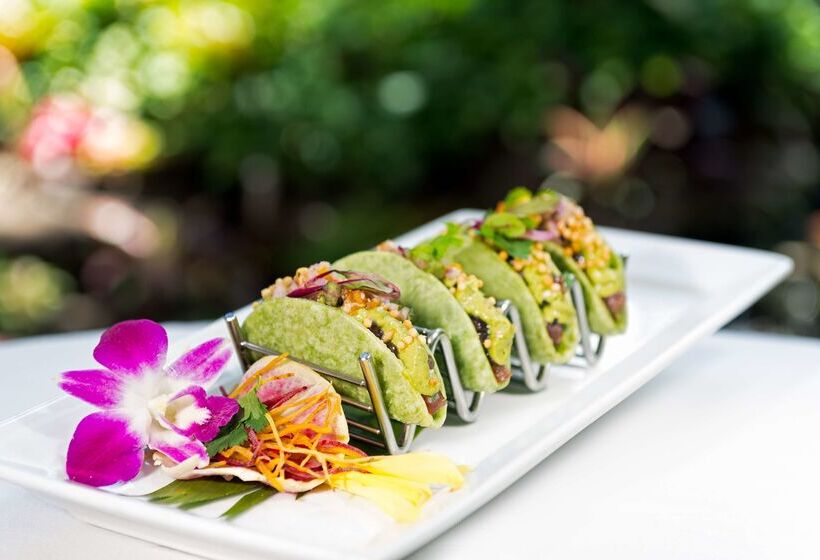 בית מלון כפרי Hilton Waikiki Beach Resort & Spa