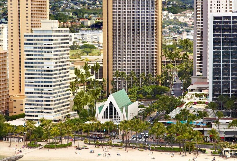 בית מלון כפרי Hilton Waikiki Beach Resort & Spa