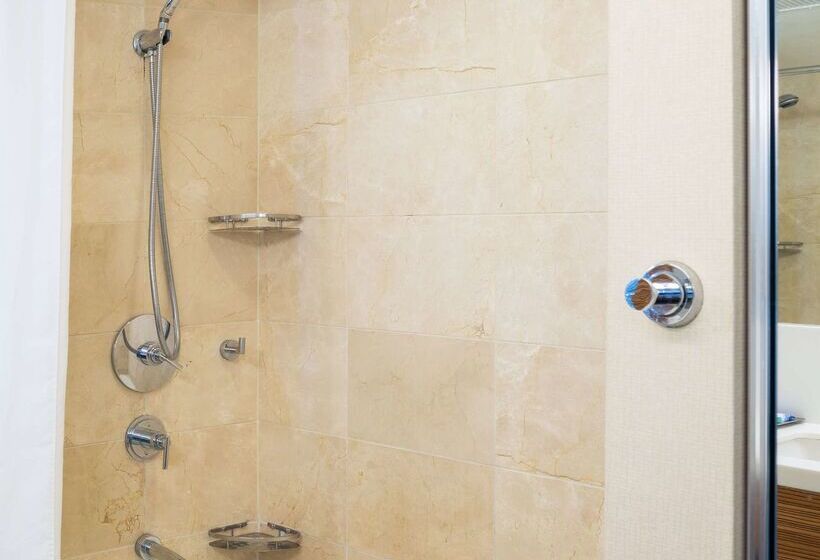 בית מלון כפרי Hilton Waikiki Beach Resort & Spa