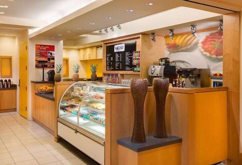 בית מלון כפרי Hilton Waikiki Beach Resort & Spa