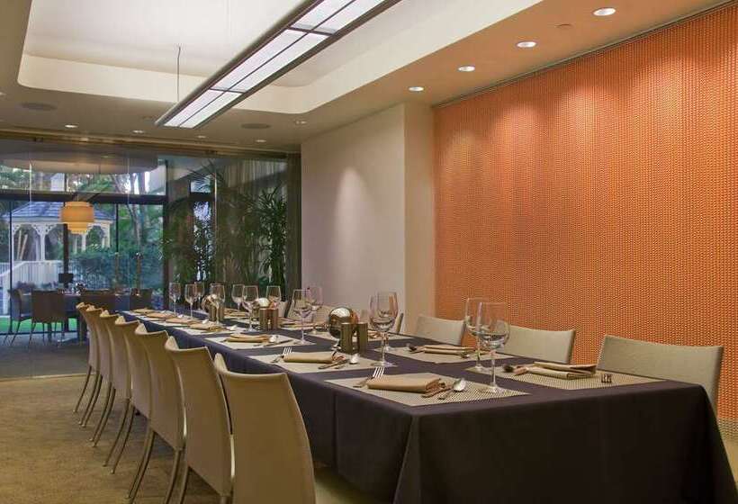 בית מלון כפרי Hilton Waikiki Beach Resort & Spa