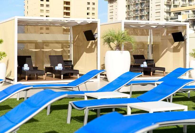 בית מלון כפרי Hilton Waikiki Beach Resort & Spa