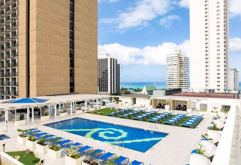 בית מלון כפרי Hilton Waikiki Beach Resort & Spa