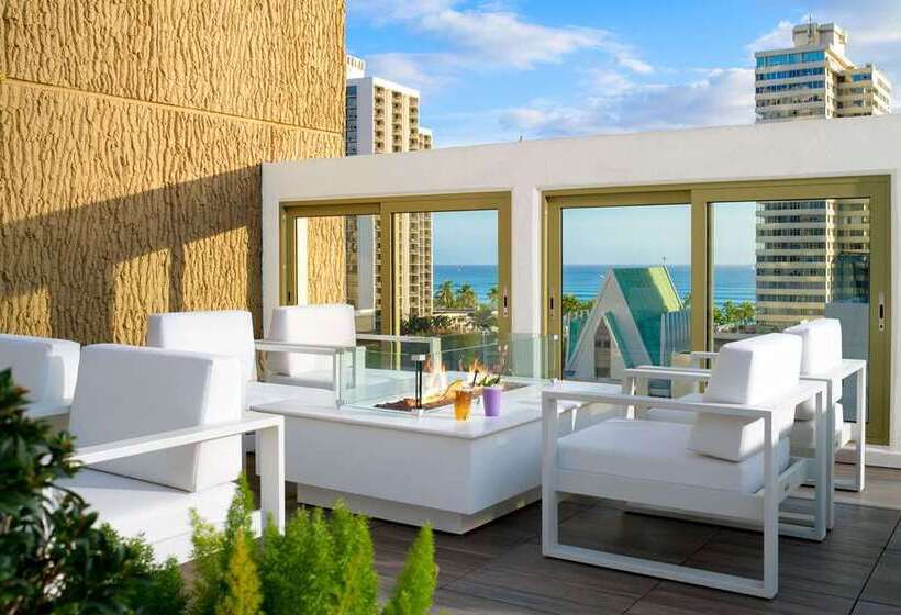 בית מלון כפרי Hilton Waikiki Beach Resort & Spa