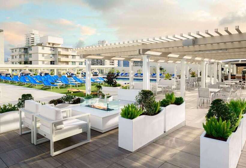 בית מלון כפרי Hilton Waikiki Beach Resort & Spa