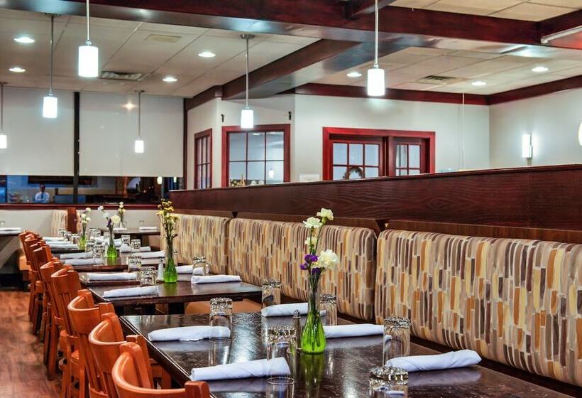 فندق Holiday Inn Concord Downtown, An Ihg