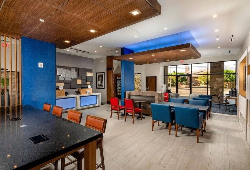 فندق Holiday Inn Express & Suites Chatsworth, An Ihg