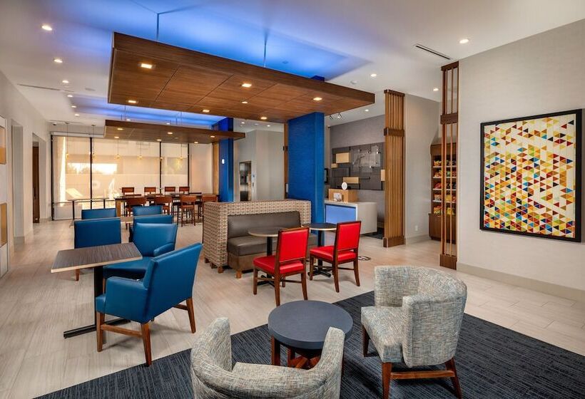 فندق Holiday Inn Express & Suites Chatsworth, An Ihg