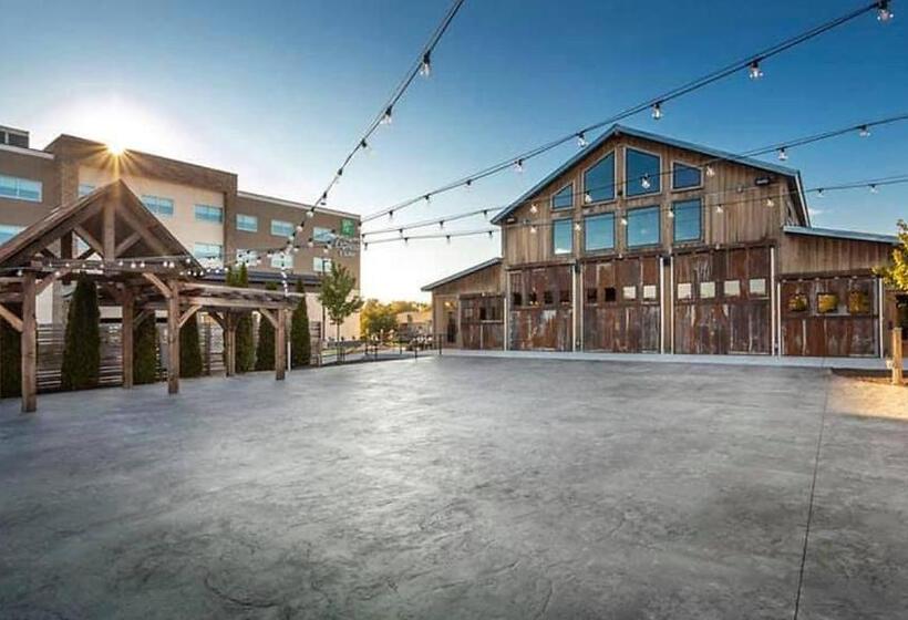 Отель Holiday Inn Express & Suites Springfield North, An Ihg