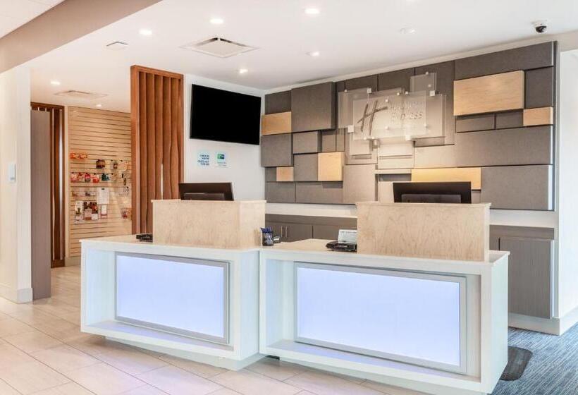 Отель Holiday Inn Express & Suites Springfield North, An Ihg