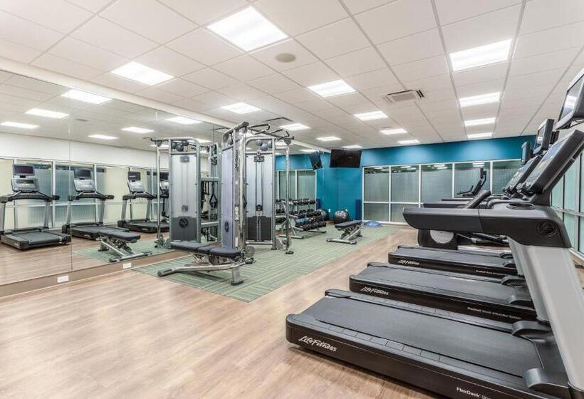 Отель Holiday Inn Express & Suites Springfield North, An Ihg