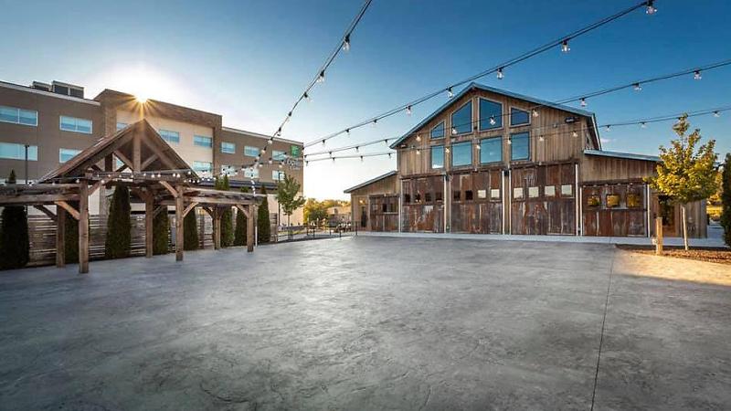 Отель Holiday Inn Express & Suites Springfield North, An Ihg