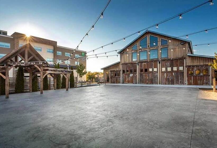 Отель Holiday Inn Express & Suites Springfield North, An Ihg