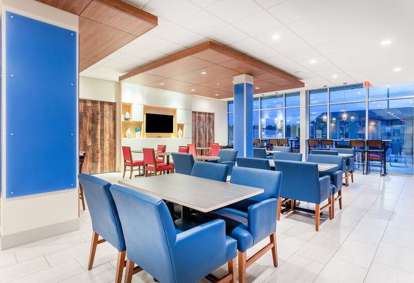 Отель Holiday Inn Express & Suites Springfield North, An Ihg
