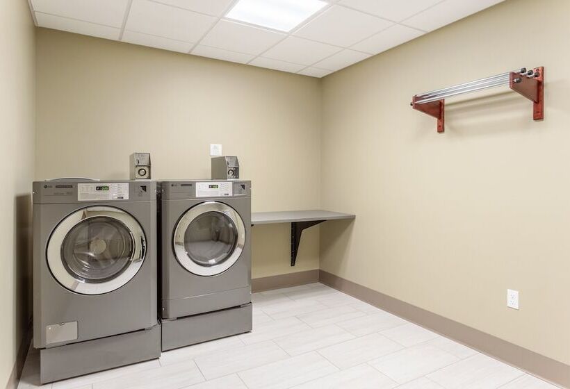 Отель Holiday Inn Express & Suites Springfield North, An Ihg