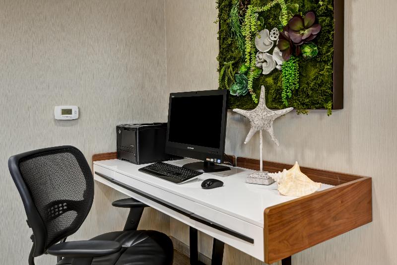 فندق Holiday Inn Express Newport Beach, An Ihg