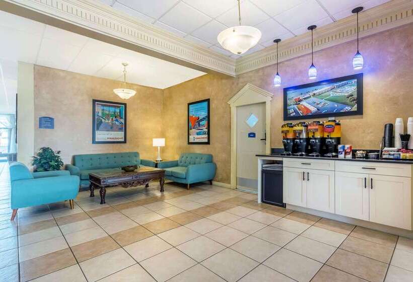 فندق Howard Johnson By Wyndham Lakeland