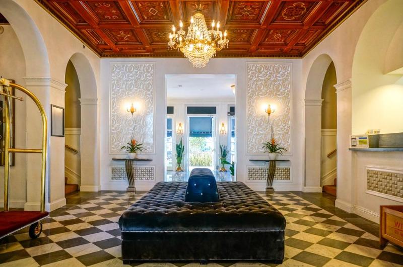 فندق Inn At The Park