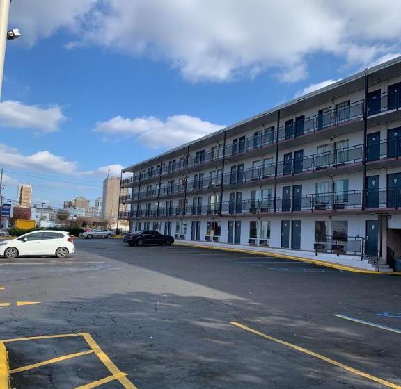 호텔 Kings Inn Civic Center/uab