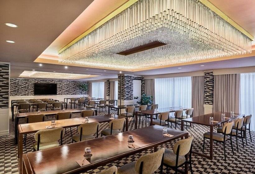 فندق The Jay, Autograph Collection