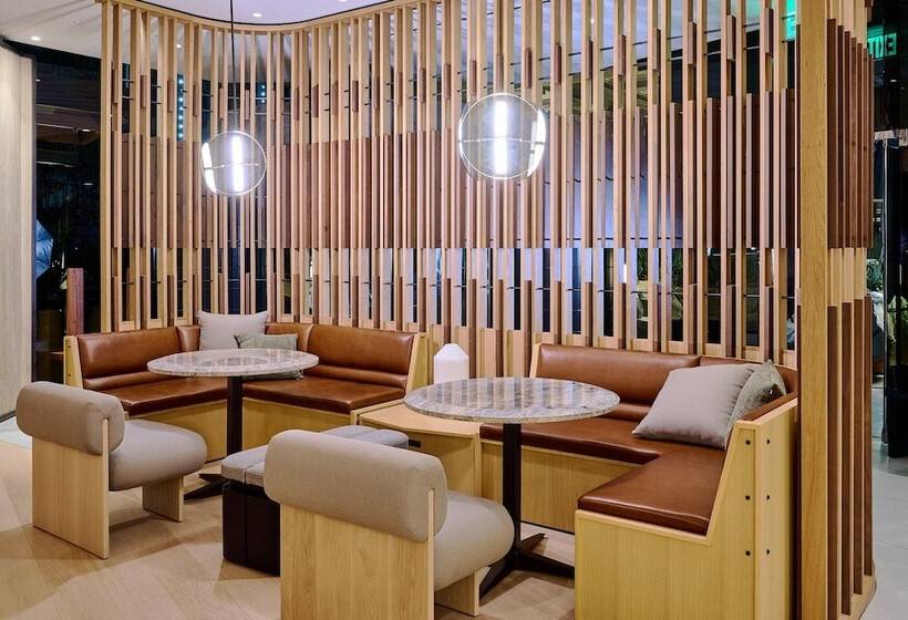 فندق The Jay, Autograph Collection