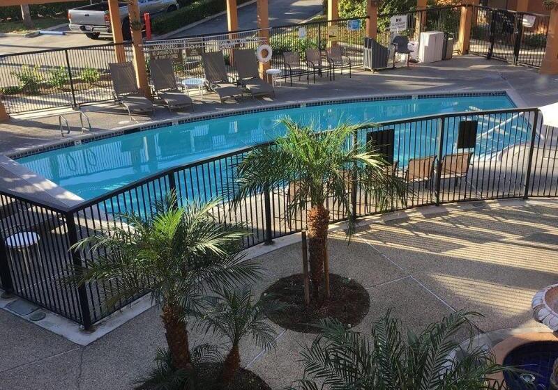 فندق Mainstay Suites Orange County John Wayne Airport