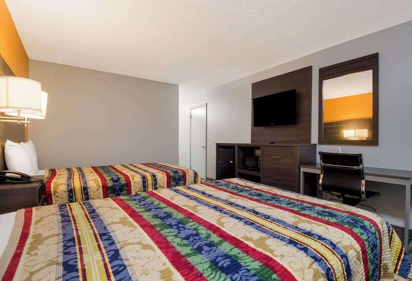 בית מלון כפרי Rodeway Inn Conference Center