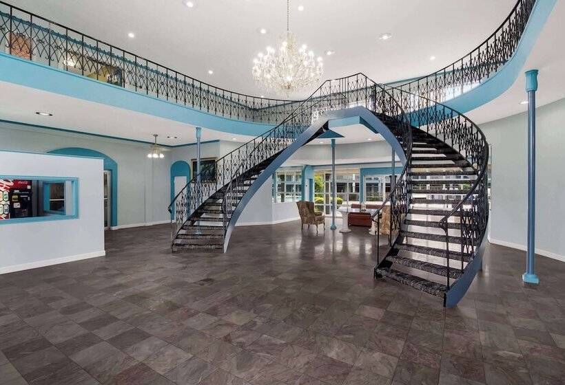 فندق Rodeway Inn Conference Center