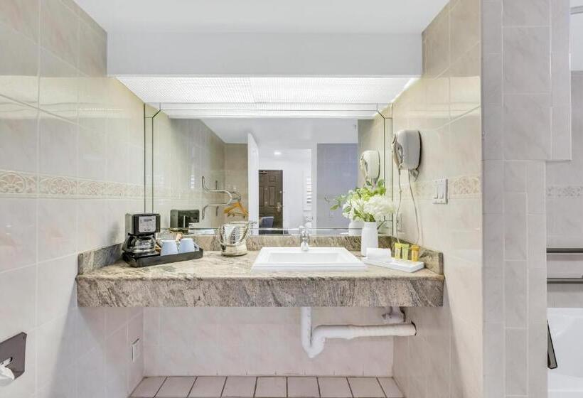 Napa Valley Hotel & Suites