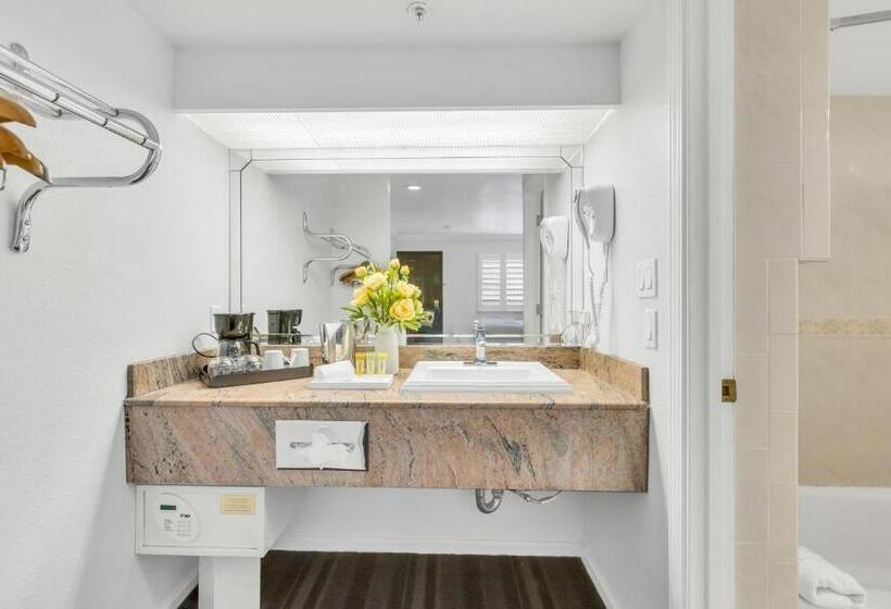 Napa Valley Hotel & Suites