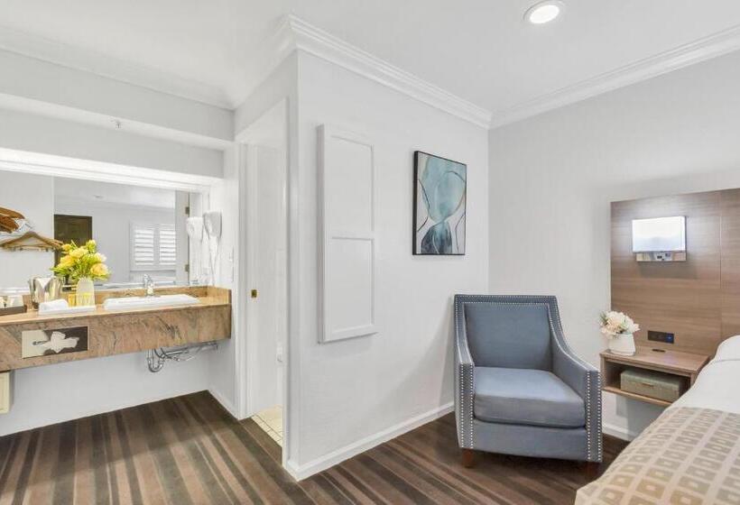 Napa Valley Hotel & Suites