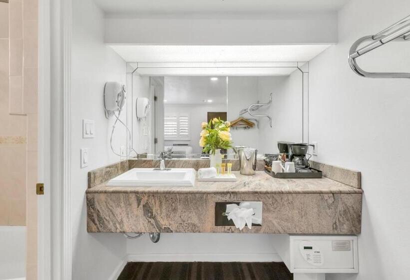 Napa Valley Hotel & Suites