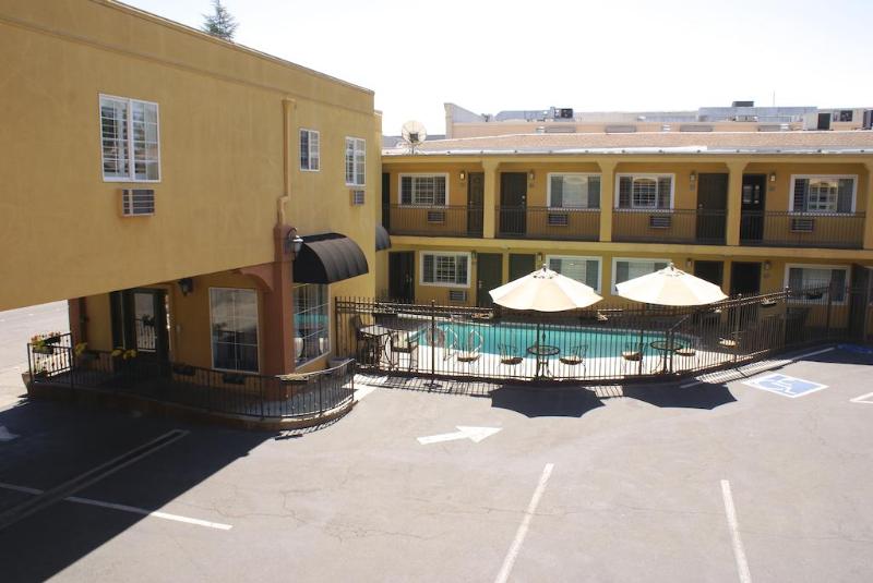 Napa Valley Hotel & Suites