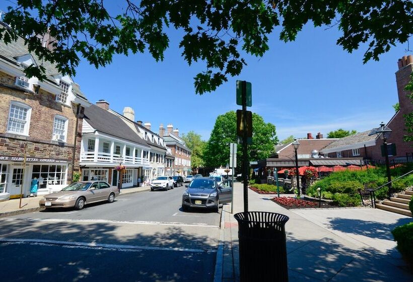 Отель Nassau Inn