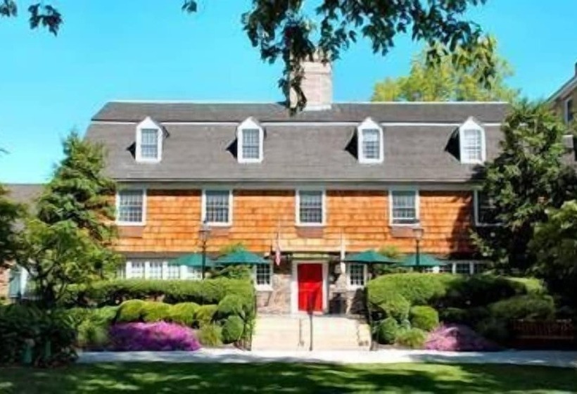 Отель Nassau Inn