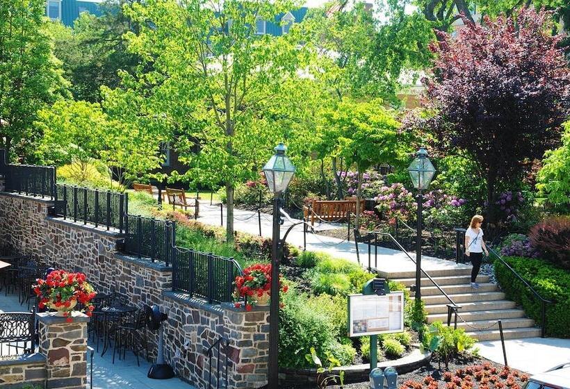 Отель Nassau Inn