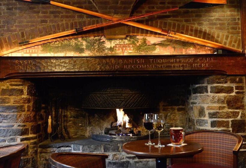 Отель Nassau Inn