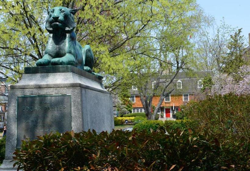 Отель Nassau Inn