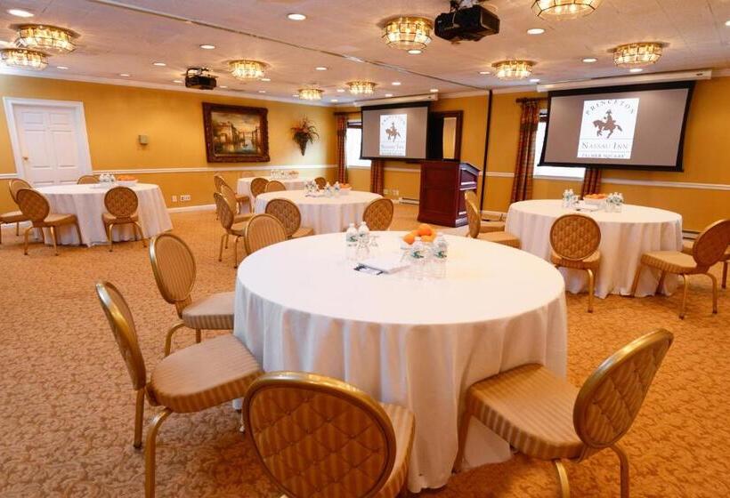 Отель Nassau Inn