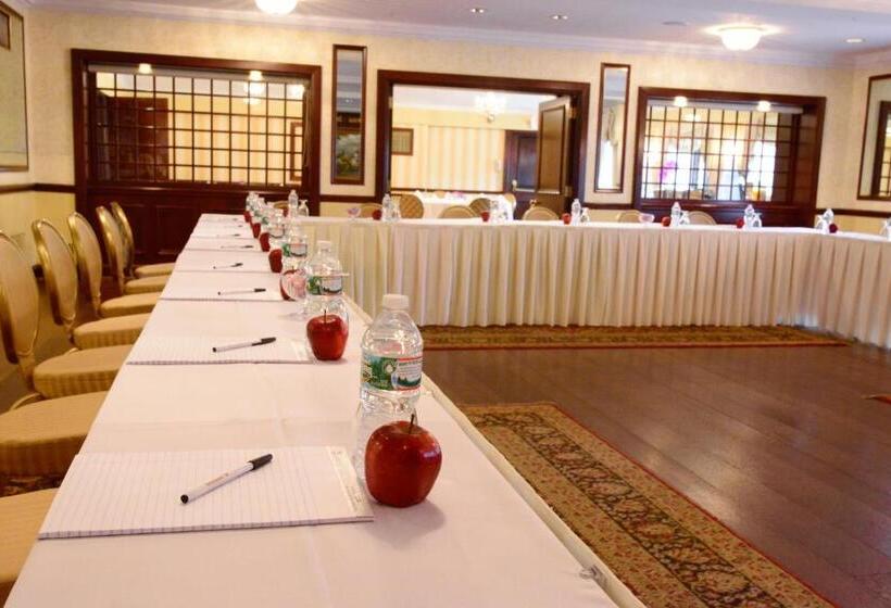 Отель Nassau Inn