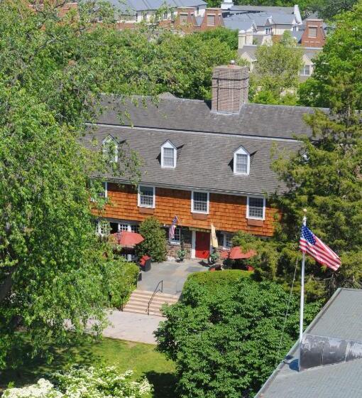 Отель Nassau Inn