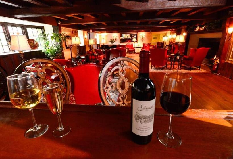 Отель Nassau Inn