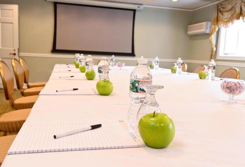 Отель Nassau Inn