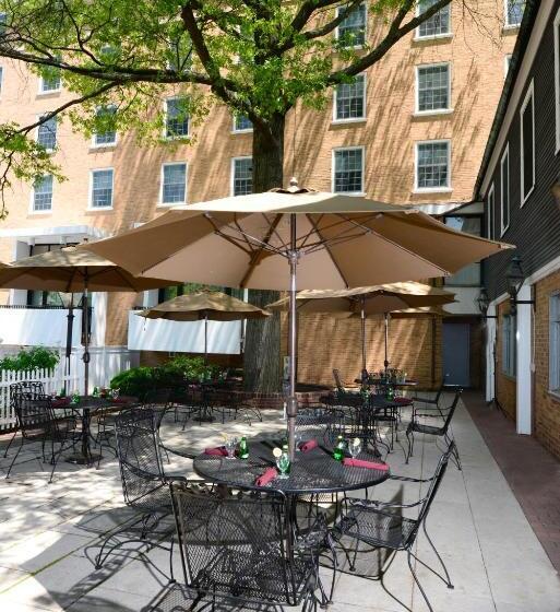 Отель Nassau Inn