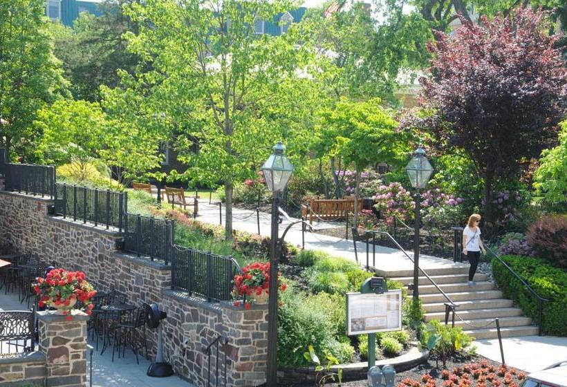 Отель Nassau Inn