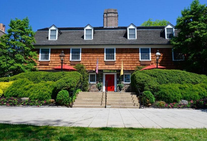 Отель Nassau Inn